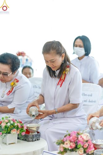 ภาพ No.190363:พิธีเจริญพระพุทธมนต์ ปฏิบัติธรรม มอบทุนการศึกษา ถวายสังฆทาน 141 วัด เพื่อถวายเป็นพุทธบูชา และขับเคลื่อนโครงการหมู่บ้านรักษาศีล 5 โดยคณะสงฆ์จังหวัดสุพรรณบุรี คณะศิษยานุศิษย์วัดพระธรรมกาย โครงการธรรมยาตรา ปีที่ 13 ณ ศูนย์ปฏิบัติธรรมพระมงคลเทพมุนี