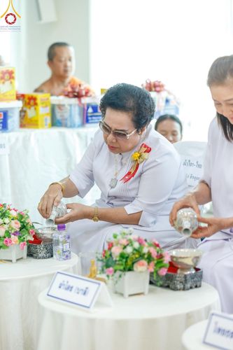 ภาพ No.190364:พิธีเจริญพระพุทธมนต์ ปฏิบัติธรรม มอบทุนการศึกษา ถวายสังฆทาน 141 วัด เพื่อถวายเป็นพุทธบูชา และขับเคลื่อนโครงการหมู่บ้านรักษาศีล 5 โดยคณะสงฆ์จังหวัดสุพรรณบุรี คณะศิษยานุศิษย์วัดพระธรรมกาย โครงการธรรมยาตรา ปีที่ 13 ณ ศูนย์ปฏิบัติธรรมพระมงคลเทพมุนี