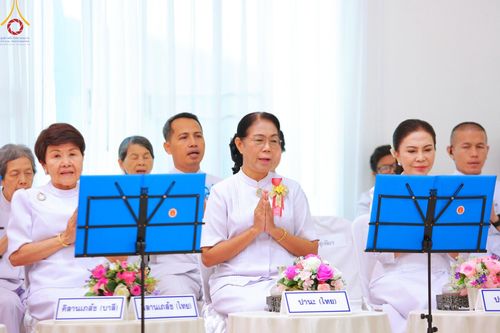 ภาพ No.190365:พิธีเจริญพระพุทธมนต์ ปฏิบัติธรรม มอบทุนการศึกษา ถวายสังฆทาน 141 วัด เพื่อถวายเป็นพุทธบูชา และขับเคลื่อนโครงการหมู่บ้านรักษาศีล 5 โดยคณะสงฆ์จังหวัดสุพรรณบุรี คณะศิษยานุศิษย์วัดพระธรรมกาย โครงการธรรมยาตรา ปีที่ 13 ณ ศูนย์ปฏิบัติธรรมพระมงคลเทพมุนี