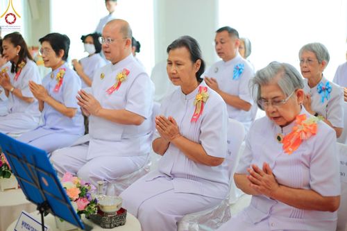 ภาพ No.190366:พิธีเจริญพระพุทธมนต์ ปฏิบัติธรรม มอบทุนการศึกษา ถวายสังฆทาน 141 วัด เพื่อถวายเป็นพุทธบูชา และขับเคลื่อนโครงการหมู่บ้านรักษาศีล 5 โดยคณะสงฆ์จังหวัดสุพรรณบุรี คณะศิษยานุศิษย์วัดพระธรรมกาย โครงการธรรมยาตรา ปีที่ 13 ณ ศูนย์ปฏิบัติธรรมพระมงคลเทพมุนี