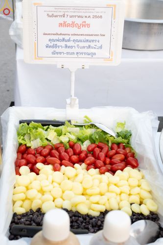 ภาพ No.190421:สาธุชนถวายภัตตาหารเป็นสังฆทาน แด่พระธรรมยาตรา ณ อนุสรณ์สถานมหาวิหารพระมงคลเทพมุนี (โลตัสแลนด์) อ.สองพี่น้อง จ.สุพรรณบุรี ในโครงการธรรมยาตรา กตัญญูบูชา มหาปูชนียาจารย์ พระมงคลเทพมุนี(สด จนฺทสโร) พระผู้ปราบมาร แห่ง ปีที่ 13 วันที่ 7 มกราคม พ.ศ.2568