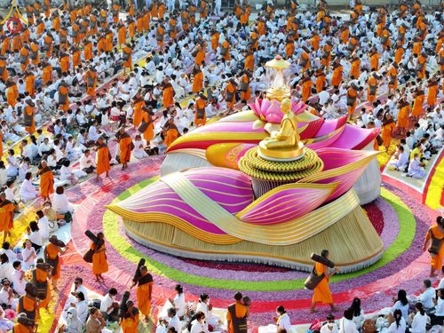 ภาพ No.190614:พิธีต้อนรับพระธรรมยาตรา ณ อนุสรณ์สถาน สถานที่ตั้งมโนปณิธานบวชตลอดชีวิต อนุสรณ์สถานคลองบางนางแท่น อ.สามพราน จ.นครปฐม ในโครงการธรรมยาตรา กตัญญูบูชา มหาปูชนียาจารย์ พระมงคลเทพมุนี(สด จนฺทสโร) พระผู้ปราบมาร อนุสรณ์สถาน 7 แห่ง ปีที่ 13 วันที่ 7 ม.ค.2568