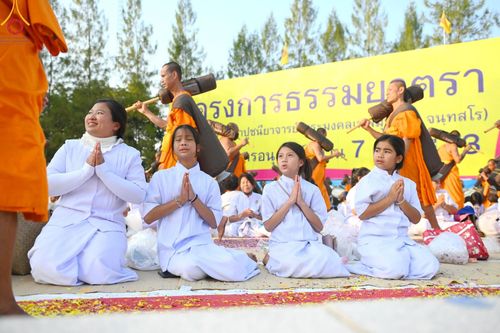 ภาพ No.190661:พิธีต้อนรับพระธรรมยาตรา ณ อนุสรณ์สถาน สถานที่ตั้งมโนปณิธานบวชตลอดชีวิต อนุสรณ์สถานคลองบางนางแท่น อ.สามพราน จ.นครปฐม ในโครงการธรรมยาตรา กตัญญูบูชา มหาปูชนียาจารย์ พระมงคลเทพมุนี(สด จนฺทสโร) พระผู้ปราบมาร อนุสรณ์สถาน 7 แห่ง ปีที่ 13 วันที่ 7 ม.ค.2568