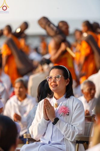 ภาพ No.190693:พิธีต้อนรับพระธรรมยาตรา ณ อนุสรณ์สถาน สถานที่ตั้งมโนปณิธานบวชตลอดชีวิต อนุสรณ์สถานคลองบางนางแท่น อ.สามพราน จ.นครปฐม ในโครงการธรรมยาตรา กตัญญูบูชา มหาปูชนียาจารย์ พระมงคลเทพมุนี(สด จนฺทสโร) พระผู้ปราบมาร อนุสรณ์สถาน 7 แห่ง ปีที่ 13 วันที่ 7 ม.ค.2568