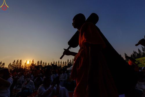 ภาพ No.190703:พิธีต้อนรับพระธรรมยาตรา ณ อนุสรณ์สถาน สถานที่ตั้งมโนปณิธานบวชตลอดชีวิต อนุสรณ์สถานคลองบางนางแท่น อ.สามพราน จ.นครปฐม ในโครงการธรรมยาตรา กตัญญูบูชา มหาปูชนียาจารย์ พระมงคลเทพมุนี(สด จนฺทสโร) พระผู้ปราบมาร อนุสรณ์สถาน 7 แห่ง ปีที่ 13 วันที่ 7 ม.ค.2568