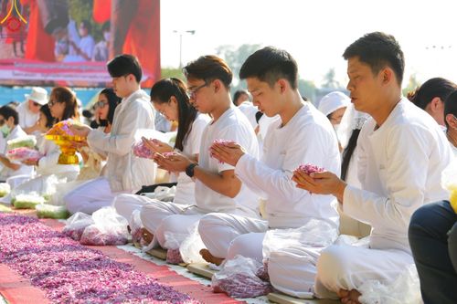 ภาพ No.190743:พิธีต้อนรับพระธรรมยาตรา ณ อนุสรณ์สถาน สถานที่ตั้งมโนปณิธานบวชตลอดชีวิต อนุสรณ์สถานคลองบางนางแท่น อ.สามพราน จ.นครปฐม ในโครงการธรรมยาตรา กตัญญูบูชา มหาปูชนียาจารย์ พระมงคลเทพมุนี(สด จนฺทสโร) พระผู้ปราบมาร อนุสรณ์สถาน 7 แห่ง ปีที่ 13 วันที่ 7 ม.ค.2568