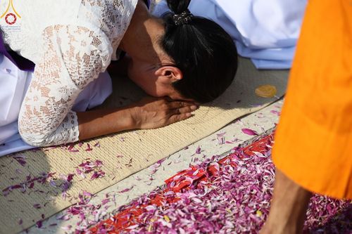 ภาพ No.190801:พิธีต้อนรับพระธรรมยาตรา ณ อนุสรณ์สถาน สถานที่ตั้งมโนปณิธานบวชตลอดชีวิต อนุสรณ์สถานคลองบางนางแท่น อ.สามพราน จ.นครปฐม ในโครงการธรรมยาตรา กตัญญูบูชา มหาปูชนียาจารย์ พระมงคลเทพมุนี(สด จนฺทสโร) พระผู้ปราบมาร อนุสรณ์สถาน 7 แห่ง ปีที่ 13 วันที่ 7 ม.ค.2568