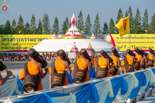 ภาพ No.190806:พิธีต้อนรับพระธรรมยาตรา ณ อนุสรณ์สถาน สถานที่ตั้งมโนปณิธานบวชตลอดชีวิต อนุสรณ์สถานคลองบางนางแท่น อ.สามพราน จ.นครปฐม ในโครงการธรรมยาตรา กตัญญูบูชา มหาปูชนียาจารย์ พระมงคลเทพมุนี(สด จนฺทสโร) พระผู้ปราบมาร อนุสรณ์สถาน 7 แห่ง ปีที่ 13 วันที่ 7 ม.ค.2568