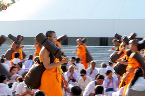 ภาพ No.190817:พิธีต้อนรับพระธรรมยาตรา ณ อนุสรณ์สถาน สถานที่ตั้งมโนปณิธานบวชตลอดชีวิต อนุสรณ์สถานคลองบางนางแท่น อ.สามพราน จ.นครปฐม ในโครงการธรรมยาตรา กตัญญูบูชา มหาปูชนียาจารย์ พระมงคลเทพมุนี(สด จนฺทสโร) พระผู้ปราบมาร อนุสรณ์สถาน 7 แห่ง ปีที่ 13 วันที่ 7 ม.ค.2568
