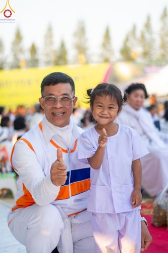ภาพ No.190899:พิธีต้อนรับพระธรรมยาตรา ณ อนุสรณ์สถาน สถานที่ตั้งมโนปณิธานบวชตลอดชีวิต อนุสรณ์สถานคลองบางนางแท่น อ.สามพราน จ.นครปฐม ในโครงการธรรมยาตรา กตัญญูบูชา มหาปูชนียาจารย์ พระมงคลเทพมุนี(สด จนฺทสโร) พระผู้ปราบมาร อนุสรณ์สถาน 7 แห่ง ปีที่ 13 วันที่ 7 ม.ค.2568