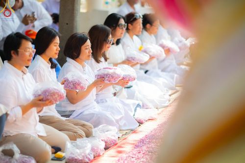 ภาพ No.190912:พิธีต้อนรับพระธรรมยาตรา ณ อนุสรณ์สถาน สถานที่ตั้งมโนปณิธานบวชตลอดชีวิต อนุสรณ์สถานคลองบางนางแท่น อ.สามพราน จ.นครปฐม ในโครงการธรรมยาตรา กตัญญูบูชา มหาปูชนียาจารย์ พระมงคลเทพมุนี(สด จนฺทสโร) พระผู้ปราบมาร อนุสรณ์สถาน 7 แห่ง ปีที่ 13 วันที่ 7 ม.ค.2568