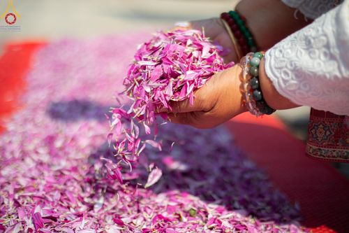 ภาพ No.190916:พิธีต้อนรับพระธรรมยาตรา ณ อนุสรณ์สถาน สถานที่ตั้งมโนปณิธานบวชตลอดชีวิต อนุสรณ์สถานคลองบางนางแท่น อ.สามพราน จ.นครปฐม ในโครงการธรรมยาตรา กตัญญูบูชา มหาปูชนียาจารย์ พระมงคลเทพมุนี(สด จนฺทสโร) พระผู้ปราบมาร อนุสรณ์สถาน 7 แห่ง ปีที่ 13 วันที่ 7 ม.ค.2568