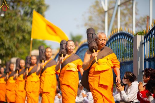 ภาพ No.190925:พิธีต้อนรับพระธรรมยาตรา ณ อนุสรณ์สถาน สถานที่ตั้งมโนปณิธานบวชตลอดชีวิต อนุสรณ์สถานคลองบางนางแท่น อ.สามพราน จ.นครปฐม ในโครงการธรรมยาตรา กตัญญูบูชา มหาปูชนียาจารย์ พระมงคลเทพมุนี(สด จนฺทสโร) พระผู้ปราบมาร อนุสรณ์สถาน 7 แห่ง ปีที่ 13 วันที่ 7 ม.ค.2568