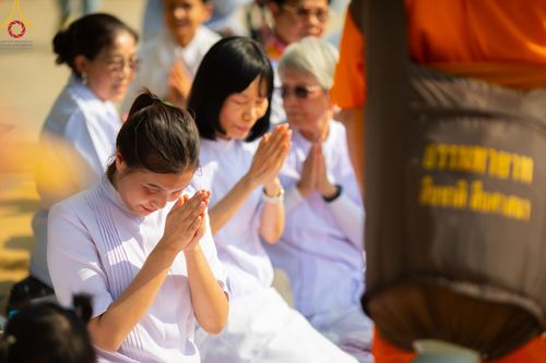 ภาพ No.190927:พิธีต้อนรับพระธรรมยาตรา ณ อนุสรณ์สถาน สถานที่ตั้งมโนปณิธานบวชตลอดชีวิต อนุสรณ์สถานคลองบางนางแท่น อ.สามพราน จ.นครปฐม ในโครงการธรรมยาตรา กตัญญูบูชา มหาปูชนียาจารย์ พระมงคลเทพมุนี(สด จนฺทสโร) พระผู้ปราบมาร อนุสรณ์สถาน 7 แห่ง ปีที่ 13 วันที่ 7 ม.ค.2568