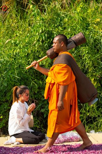 ภาพ No.190942:พิธีต้อนรับพระธรรมยาตรา ณ อนุสรณ์สถาน สถานที่ตั้งมโนปณิธานบวชตลอดชีวิต อนุสรณ์สถานคลองบางนางแท่น อ.สามพราน จ.นครปฐม ในโครงการธรรมยาตรา กตัญญูบูชา มหาปูชนียาจารย์ พระมงคลเทพมุนี(สด จนฺทสโร) พระผู้ปราบมาร อนุสรณ์สถาน 7 แห่ง ปีที่ 13 วันที่ 7 ม.ค.2568