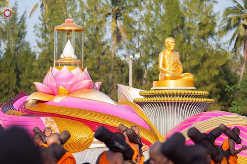 ภาพ No.190951:พิธีต้อนรับพระธรรมยาตรา ณ อนุสรณ์สถาน สถานที่ตั้งมโนปณิธานบวชตลอดชีวิต อนุสรณ์สถานคลองบางนางแท่น อ.สามพราน จ.นครปฐม ในโครงการธรรมยาตรา กตัญญูบูชา มหาปูชนียาจารย์ พระมงคลเทพมุนี(สด จนฺทสโร) พระผู้ปราบมาร อนุสรณ์สถาน 7 แห่ง ปีที่ 13 วันที่ 7 ม.ค.2568