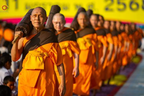 ภาพ No.190955:พิธีต้อนรับพระธรรมยาตรา ณ อนุสรณ์สถาน สถานที่ตั้งมโนปณิธานบวชตลอดชีวิต อนุสรณ์สถานคลองบางนางแท่น อ.สามพราน จ.นครปฐม ในโครงการธรรมยาตรา กตัญญูบูชา มหาปูชนียาจารย์ พระมงคลเทพมุนี(สด จนฺทสโร) พระผู้ปราบมาร อนุสรณ์สถาน 7 แห่ง ปีที่ 13 วันที่ 7 ม.ค.2568