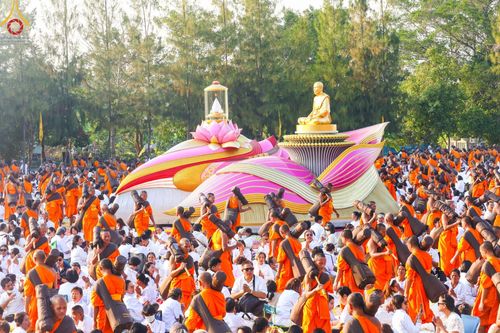 ภาพ No.190957:พิธีต้อนรับพระธรรมยาตรา ณ อนุสรณ์สถาน สถานที่ตั้งมโนปณิธานบวชตลอดชีวิต อนุสรณ์สถานคลองบางนางแท่น อ.สามพราน จ.นครปฐม ในโครงการธรรมยาตรา กตัญญูบูชา มหาปูชนียาจารย์ พระมงคลเทพมุนี(สด จนฺทสโร) พระผู้ปราบมาร อนุสรณ์สถาน 7 แห่ง ปีที่ 13 วันที่ 7 ม.ค.2568
