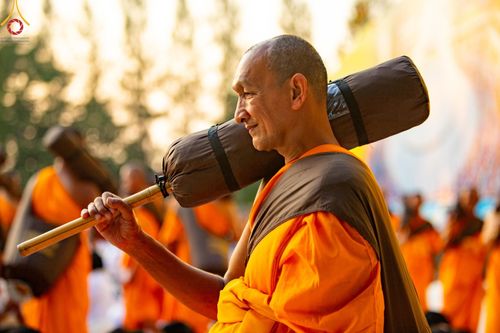 ภาพ No.190971:พิธีต้อนรับพระธรรมยาตรา ณ อนุสรณ์สถาน สถานที่ตั้งมโนปณิธานบวชตลอดชีวิต อนุสรณ์สถานคลองบางนางแท่น อ.สามพราน จ.นครปฐม ในโครงการธรรมยาตรา กตัญญูบูชา มหาปูชนียาจารย์ พระมงคลเทพมุนี(สด จนฺทสโร) พระผู้ปราบมาร อนุสรณ์สถาน 7 แห่ง ปีที่ 13 วันที่ 7 ม.ค.2568