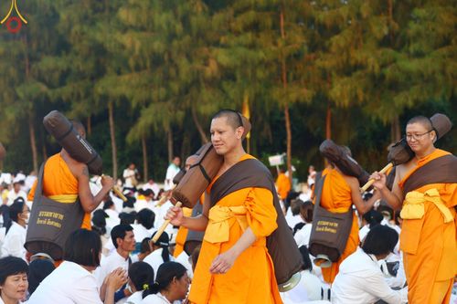 ภาพ No.190974:พิธีต้อนรับพระธรรมยาตรา ณ อนุสรณ์สถาน สถานที่ตั้งมโนปณิธานบวชตลอดชีวิต อนุสรณ์สถานคลองบางนางแท่น อ.สามพราน จ.นครปฐม ในโครงการธรรมยาตรา กตัญญูบูชา มหาปูชนียาจารย์ พระมงคลเทพมุนี(สด จนฺทสโร) พระผู้ปราบมาร อนุสรณ์สถาน 7 แห่ง ปีที่ 13 วันที่ 7 ม.ค.2568