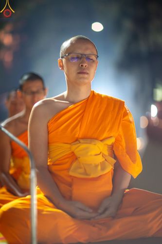 ภาพ No.191146:พิธีตักบาตรพระธรรมยาตรา ณ อนุสรณ์สถานลำดับที่ 1 สถานที่เกิดด้วยรูปกายเนื้อ อนุสรณ์สถานมหาวิหารพระมงคลเทพมุนี (โลตัสแลนด์) อ.สองพี่น้อง จ.สุพรรณบุรี ในโครงการธรรมยาตรา กตัญญูบูชา มหาปูชนียาจารย์ พระมงคลเทพมุนี(สด จนฺทสโร) พระผู้ปราบมาร อนุสรณ์สถาน 7 แห่ง 