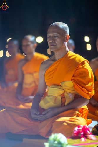 ภาพ No.191149:พิธีตักบาตรพระธรรมยาตรา ณ อนุสรณ์สถานลำดับที่ 1 สถานที่เกิดด้วยรูปกายเนื้อ อนุสรณ์สถานมหาวิหารพระมงคลเทพมุนี (โลตัสแลนด์) อ.สองพี่น้อง จ.สุพรรณบุรี ในโครงการธรรมยาตรา กตัญญูบูชา มหาปูชนียาจารย์ พระมงคลเทพมุนี(สด จนฺทสโร) พระผู้ปราบมาร อนุสรณ์สถาน 7 แห่ง 