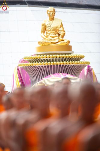 ภาพ No.191234:พิธีจุดประทีปถวายเป็นพุทธบูชา และบูชาธรรมมหาปูชนียาจารย์ ณ อนุสรณ์สถานมหาวิหารพระมงคลเทพมุนี (โลตัสแลนด์) อ.สองพี่น้อง จ.สุพรรณบุรี ในโครงการธรรมยาตรา กตัญญูบูชา มหาปูชนียาจารย์ พระมงคลเทพมุนี(สด จนฺทสโร) พระผู้ปราบมาร อนุสรณ์สถาน 7 แห่ง ปีที่ 13