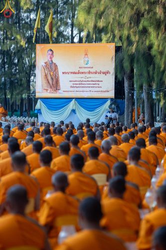 ภาพ No.191236:พิธีจุดประทีปถวายเป็นพุทธบูชา และบูชาธรรมมหาปูชนียาจารย์ ณ อนุสรณ์สถานมหาวิหารพระมงคลเทพมุนี (โลตัสแลนด์) อ.สองพี่น้อง จ.สุพรรณบุรี ในโครงการธรรมยาตรา กตัญญูบูชา มหาปูชนียาจารย์ พระมงคลเทพมุนี(สด จนฺทสโร) พระผู้ปราบมาร อนุสรณ์สถาน 7 แห่ง ปีที่ 13