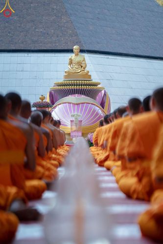 ภาพ No.191237:พิธีจุดประทีปถวายเป็นพุทธบูชา และบูชาธรรมมหาปูชนียาจารย์ ณ อนุสรณ์สถานมหาวิหารพระมงคลเทพมุนี (โลตัสแลนด์) อ.สองพี่น้อง จ.สุพรรณบุรี ในโครงการธรรมยาตรา กตัญญูบูชา มหาปูชนียาจารย์ พระมงคลเทพมุนี(สด จนฺทสโร) พระผู้ปราบมาร อนุสรณ์สถาน 7 แห่ง ปีที่ 13