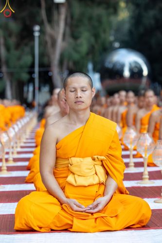 ภาพ No.191239:พิธีจุดประทีปถวายเป็นพุทธบูชา และบูชาธรรมมหาปูชนียาจารย์ ณ อนุสรณ์สถานมหาวิหารพระมงคลเทพมุนี (โลตัสแลนด์) อ.สองพี่น้อง จ.สุพรรณบุรี ในโครงการธรรมยาตรา กตัญญูบูชา มหาปูชนียาจารย์ พระมงคลเทพมุนี(สด จนฺทสโร) พระผู้ปราบมาร อนุสรณ์สถาน 7 แห่ง ปีที่ 13