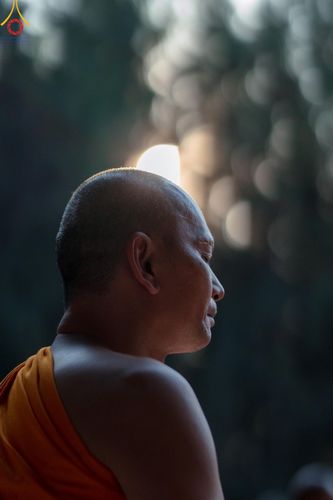 ภาพ No.191240:พิธีจุดประทีปถวายเป็นพุทธบูชา และบูชาธรรมมหาปูชนียาจารย์ ณ อนุสรณ์สถานมหาวิหารพระมงคลเทพมุนี (โลตัสแลนด์) อ.สองพี่น้อง จ.สุพรรณบุรี ในโครงการธรรมยาตรา กตัญญูบูชา มหาปูชนียาจารย์ พระมงคลเทพมุนี(สด จนฺทสโร) พระผู้ปราบมาร อนุสรณ์สถาน 7 แห่ง ปีที่ 13