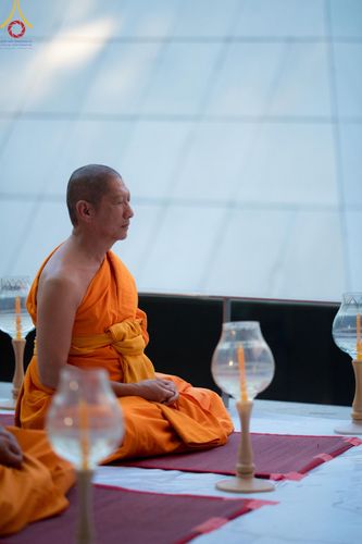 ภาพ No.191242:พิธีจุดประทีปถวายเป็นพุทธบูชา และบูชาธรรมมหาปูชนียาจารย์ ณ อนุสรณ์สถานมหาวิหารพระมงคลเทพมุนี (โลตัสแลนด์) อ.สองพี่น้อง จ.สุพรรณบุรี ในโครงการธรรมยาตรา กตัญญูบูชา มหาปูชนียาจารย์ พระมงคลเทพมุนี(สด จนฺทสโร) พระผู้ปราบมาร อนุสรณ์สถาน 7 แห่ง ปีที่ 13