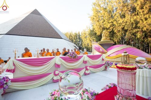 ภาพ No.191244:พิธีจุดประทีปถวายเป็นพุทธบูชา และบูชาธรรมมหาปูชนียาจารย์ ณ อนุสรณ์สถานมหาวิหารพระมงคลเทพมุนี (โลตัสแลนด์) อ.สองพี่น้อง จ.สุพรรณบุรี ในโครงการธรรมยาตรา กตัญญูบูชา มหาปูชนียาจารย์ พระมงคลเทพมุนี(สด จนฺทสโร) พระผู้ปราบมาร อนุสรณ์สถาน 7 แห่ง ปีที่ 13