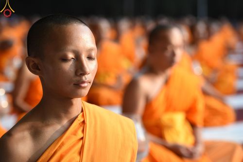 ภาพ No.191247:พิธีจุดประทีปถวายเป็นพุทธบูชา และบูชาธรรมมหาปูชนียาจารย์ ณ อนุสรณ์สถานมหาวิหารพระมงคลเทพมุนี (โลตัสแลนด์) อ.สองพี่น้อง จ.สุพรรณบุรี ในโครงการธรรมยาตรา กตัญญูบูชา มหาปูชนียาจารย์ พระมงคลเทพมุนี(สด จนฺทสโร) พระผู้ปราบมาร อนุสรณ์สถาน 7 แห่ง ปีที่ 13