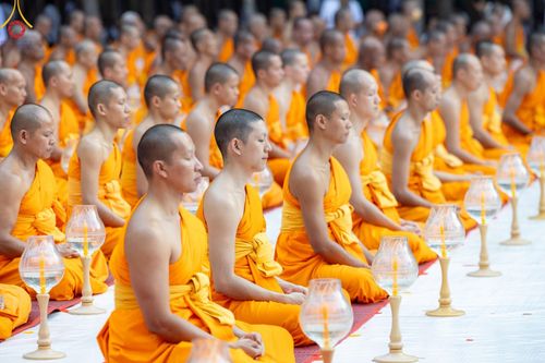 ภาพ No.191249:พิธีจุดประทีปถวายเป็นพุทธบูชา และบูชาธรรมมหาปูชนียาจารย์ ณ อนุสรณ์สถานมหาวิหารพระมงคลเทพมุนี (โลตัสแลนด์) อ.สองพี่น้อง จ.สุพรรณบุรี ในโครงการธรรมยาตรา กตัญญูบูชา มหาปูชนียาจารย์ พระมงคลเทพมุนี(สด จนฺทสโร) พระผู้ปราบมาร อนุสรณ์สถาน 7 แห่ง ปีที่ 13