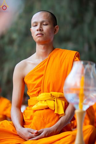 ภาพ No.191252:พิธีจุดประทีปถวายเป็นพุทธบูชา และบูชาธรรมมหาปูชนียาจารย์ ณ อนุสรณ์สถานมหาวิหารพระมงคลเทพมุนี (โลตัสแลนด์) อ.สองพี่น้อง จ.สุพรรณบุรี ในโครงการธรรมยาตรา กตัญญูบูชา มหาปูชนียาจารย์ พระมงคลเทพมุนี(สด จนฺทสโร) พระผู้ปราบมาร อนุสรณ์สถาน 7 แห่ง ปีที่ 13