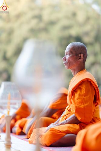 ภาพ No.191253:พิธีจุดประทีปถวายเป็นพุทธบูชา และบูชาธรรมมหาปูชนียาจารย์ ณ อนุสรณ์สถานมหาวิหารพระมงคลเทพมุนี (โลตัสแลนด์) อ.สองพี่น้อง จ.สุพรรณบุรี ในโครงการธรรมยาตรา กตัญญูบูชา มหาปูชนียาจารย์ พระมงคลเทพมุนี(สด จนฺทสโร) พระผู้ปราบมาร อนุสรณ์สถาน 7 แห่ง ปีที่ 13