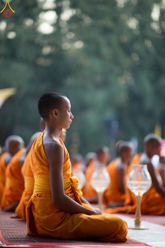 ภาพ No.191254:พิธีจุดประทีปถวายเป็นพุทธบูชา และบูชาธรรมมหาปูชนียาจารย์ ณ อนุสรณ์สถานมหาวิหารพระมงคลเทพมุนี (โลตัสแลนด์) อ.สองพี่น้อง จ.สุพรรณบุรี ในโครงการธรรมยาตรา กตัญญูบูชา มหาปูชนียาจารย์ พระมงคลเทพมุนี(สด จนฺทสโร) พระผู้ปราบมาร อนุสรณ์สถาน 7 แห่ง ปีที่ 13
