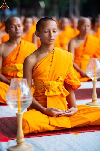 ภาพ No.191256:พิธีจุดประทีปถวายเป็นพุทธบูชา และบูชาธรรมมหาปูชนียาจารย์ ณ อนุสรณ์สถานมหาวิหารพระมงคลเทพมุนี (โลตัสแลนด์) อ.สองพี่น้อง จ.สุพรรณบุรี ในโครงการธรรมยาตรา กตัญญูบูชา มหาปูชนียาจารย์ พระมงคลเทพมุนี(สด จนฺทสโร) พระผู้ปราบมาร อนุสรณ์สถาน 7 แห่ง ปีที่ 13