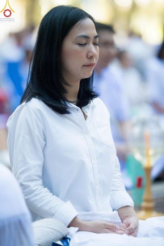 ภาพ No.191257:พิธีจุดประทีปถวายเป็นพุทธบูชา และบูชาธรรมมหาปูชนียาจารย์ ณ อนุสรณ์สถานมหาวิหารพระมงคลเทพมุนี (โลตัสแลนด์) อ.สองพี่น้อง จ.สุพรรณบุรี ในโครงการธรรมยาตรา กตัญญูบูชา มหาปูชนียาจารย์ พระมงคลเทพมุนี(สด จนฺทสโร) พระผู้ปราบมาร อนุสรณ์สถาน 7 แห่ง ปีที่ 13