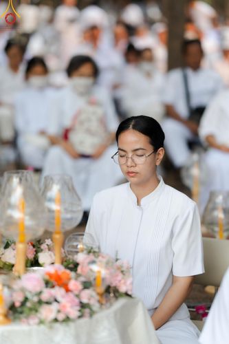 ภาพ No.191259:พิธีจุดประทีปถวายเป็นพุทธบูชา และบูชาธรรมมหาปูชนียาจารย์ ณ อนุสรณ์สถานมหาวิหารพระมงคลเทพมุนี (โลตัสแลนด์) อ.สองพี่น้อง จ.สุพรรณบุรี ในโครงการธรรมยาตรา กตัญญูบูชา มหาปูชนียาจารย์ พระมงคลเทพมุนี(สด จนฺทสโร) พระผู้ปราบมาร อนุสรณ์สถาน 7 แห่ง ปีที่ 13