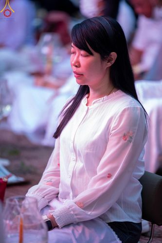 ภาพ No.191260:พิธีจุดประทีปถวายเป็นพุทธบูชา และบูชาธรรมมหาปูชนียาจารย์ ณ อนุสรณ์สถานมหาวิหารพระมงคลเทพมุนี (โลตัสแลนด์) อ.สองพี่น้อง จ.สุพรรณบุรี ในโครงการธรรมยาตรา กตัญญูบูชา มหาปูชนียาจารย์ พระมงคลเทพมุนี(สด จนฺทสโร) พระผู้ปราบมาร อนุสรณ์สถาน 7 แห่ง ปีที่ 13