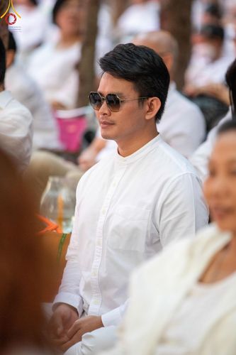 ภาพ No.191261:พิธีจุดประทีปถวายเป็นพุทธบูชา และบูชาธรรมมหาปูชนียาจารย์ ณ อนุสรณ์สถานมหาวิหารพระมงคลเทพมุนี (โลตัสแลนด์) อ.สองพี่น้อง จ.สุพรรณบุรี ในโครงการธรรมยาตรา กตัญญูบูชา มหาปูชนียาจารย์ พระมงคลเทพมุนี(สด จนฺทสโร) พระผู้ปราบมาร อนุสรณ์สถาน 7 แห่ง ปีที่ 13