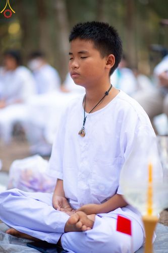 ภาพ No.191262:พิธีจุดประทีปถวายเป็นพุทธบูชา และบูชาธรรมมหาปูชนียาจารย์ ณ อนุสรณ์สถานมหาวิหารพระมงคลเทพมุนี (โลตัสแลนด์) อ.สองพี่น้อง จ.สุพรรณบุรี ในโครงการธรรมยาตรา กตัญญูบูชา มหาปูชนียาจารย์ พระมงคลเทพมุนี(สด จนฺทสโร) พระผู้ปราบมาร อนุสรณ์สถาน 7 แห่ง ปีที่ 13