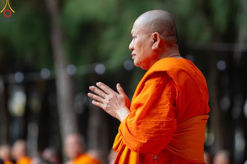 ภาพ No.191268:พิธีจุดประทีปถวายเป็นพุทธบูชา และบูชาธรรมมหาปูชนียาจารย์ ณ อนุสรณ์สถานมหาวิหารพระมงคลเทพมุนี (โลตัสแลนด์) อ.สองพี่น้อง จ.สุพรรณบุรี ในโครงการธรรมยาตรา กตัญญูบูชา มหาปูชนียาจารย์ พระมงคลเทพมุนี(สด จนฺทสโร) พระผู้ปราบมาร อนุสรณ์สถาน 7 แห่ง ปีที่ 13