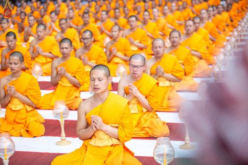 ภาพ No.191269:พิธีจุดประทีปถวายเป็นพุทธบูชา และบูชาธรรมมหาปูชนียาจารย์ ณ อนุสรณ์สถานมหาวิหารพระมงคลเทพมุนี (โลตัสแลนด์) อ.สองพี่น้อง จ.สุพรรณบุรี ในโครงการธรรมยาตรา กตัญญูบูชา มหาปูชนียาจารย์ พระมงคลเทพมุนี(สด จนฺทสโร) พระผู้ปราบมาร อนุสรณ์สถาน 7 แห่ง ปีที่ 13