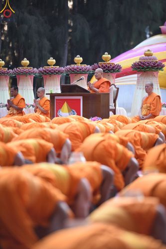 ภาพ No.191276:พิธีจุดประทีปถวายเป็นพุทธบูชา และบูชาธรรมมหาปูชนียาจารย์ ณ อนุสรณ์สถานมหาวิหารพระมงคลเทพมุนี (โลตัสแลนด์) อ.สองพี่น้อง จ.สุพรรณบุรี ในโครงการธรรมยาตรา กตัญญูบูชา มหาปูชนียาจารย์ พระมงคลเทพมุนี(สด จนฺทสโร) พระผู้ปราบมาร อนุสรณ์สถาน 7 แห่ง ปีที่ 13