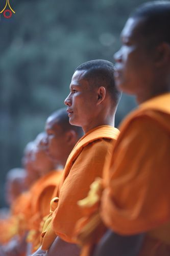 ภาพ No.191284:พิธีจุดประทีปถวายเป็นพุทธบูชา และบูชาธรรมมหาปูชนียาจารย์ ณ อนุสรณ์สถานมหาวิหารพระมงคลเทพมุนี (โลตัสแลนด์) อ.สองพี่น้อง จ.สุพรรณบุรี ในโครงการธรรมยาตรา กตัญญูบูชา มหาปูชนียาจารย์ พระมงคลเทพมุนี(สด จนฺทสโร) พระผู้ปราบมาร อนุสรณ์สถาน 7 แห่ง ปีที่ 13