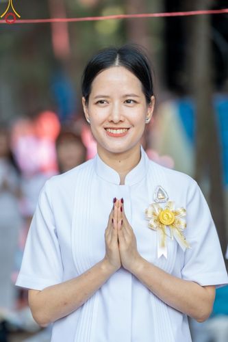 ภาพ No.191289:พิธีจุดประทีปถวายเป็นพุทธบูชา และบูชาธรรมมหาปูชนียาจารย์ ณ อนุสรณ์สถานมหาวิหารพระมงคลเทพมุนี (โลตัสแลนด์) อ.สองพี่น้อง จ.สุพรรณบุรี ในโครงการธรรมยาตรา กตัญญูบูชา มหาปูชนียาจารย์ พระมงคลเทพมุนี(สด จนฺทสโร) พระผู้ปราบมาร อนุสรณ์สถาน 7 แห่ง ปีที่ 13