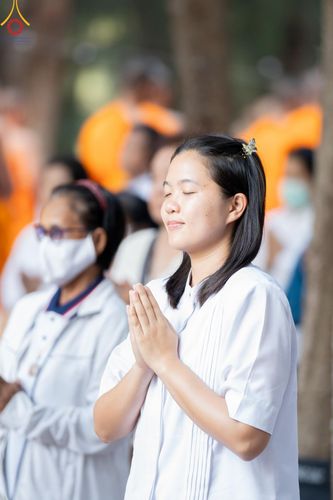 ภาพ No.191293:พิธีจุดประทีปถวายเป็นพุทธบูชา และบูชาธรรมมหาปูชนียาจารย์ ณ อนุสรณ์สถานมหาวิหารพระมงคลเทพมุนี (โลตัสแลนด์) อ.สองพี่น้อง จ.สุพรรณบุรี ในโครงการธรรมยาตรา กตัญญูบูชา มหาปูชนียาจารย์ พระมงคลเทพมุนี(สด จนฺทสโร) พระผู้ปราบมาร อนุสรณ์สถาน 7 แห่ง ปีที่ 13